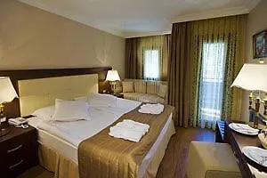 Latanya Park Resort Yaliciftlik 4*,